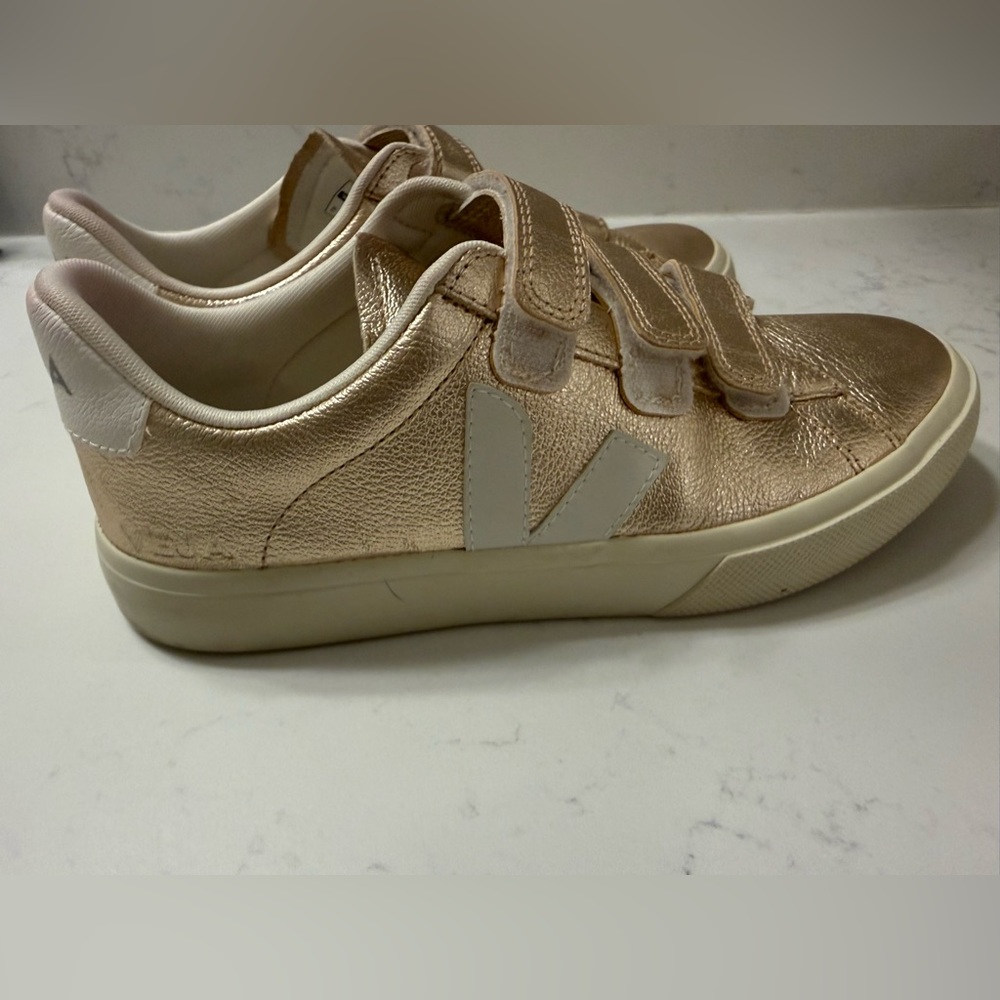 Veja ChromeFree Recife Sneakers size 39 - Anthropologie gold and white - Picture 4 of 13